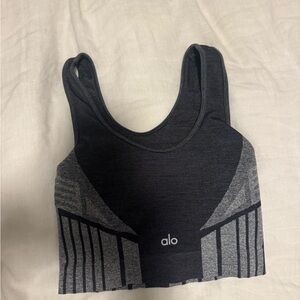 ALO Yoga Women's Black and Gray Sports Bra